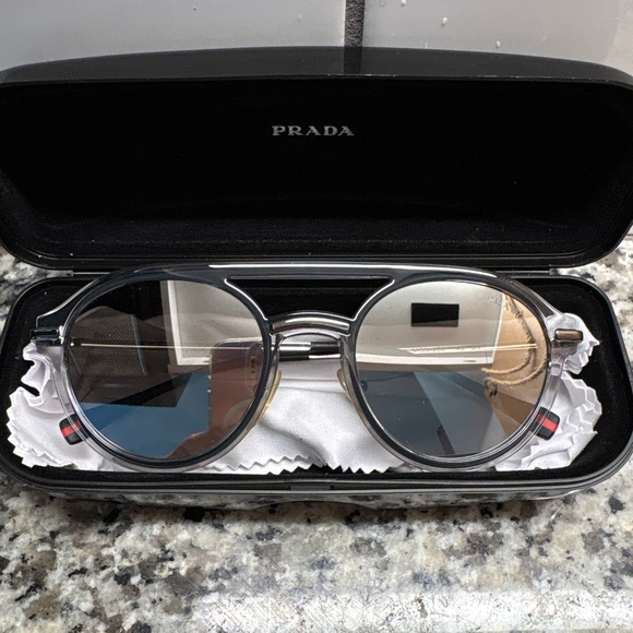 Prada sunglasses - Picture 1 of 2